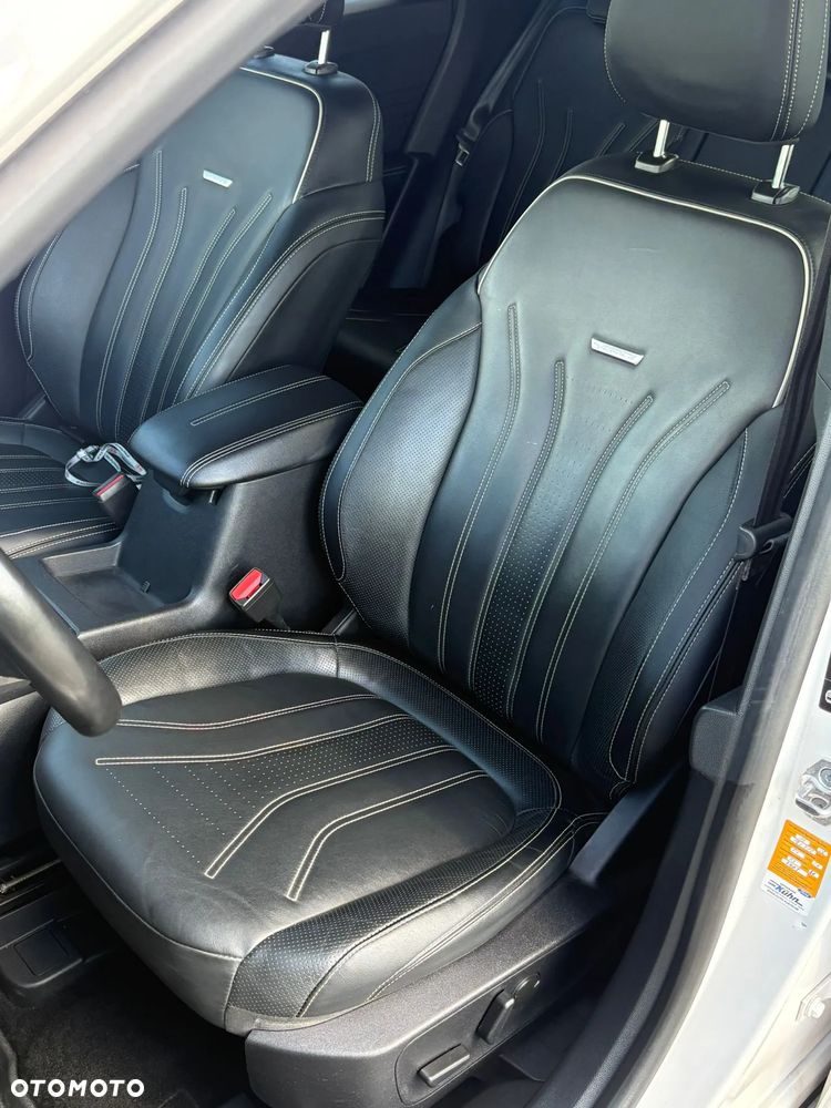 Ford Kuga - 8