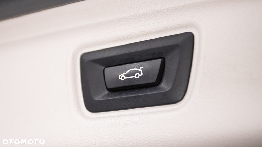 BMW Seria 3 318i M Sport sport - 31
