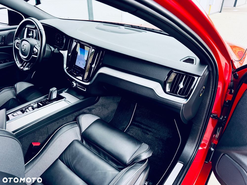 Volvo V60 B3 B R-Design - 25