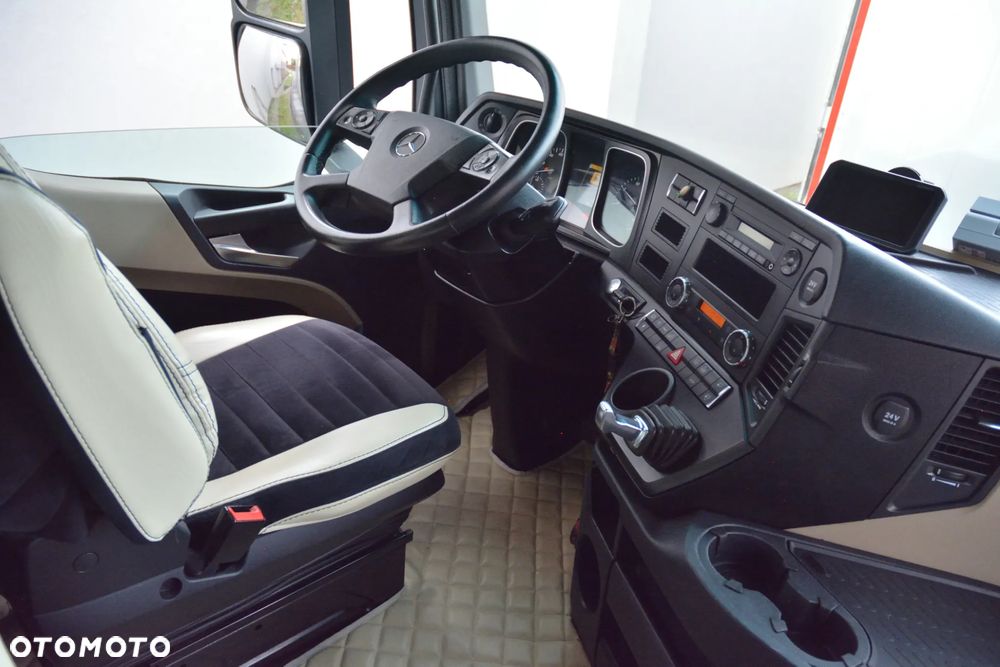Mercedes-Benz Actros - 11