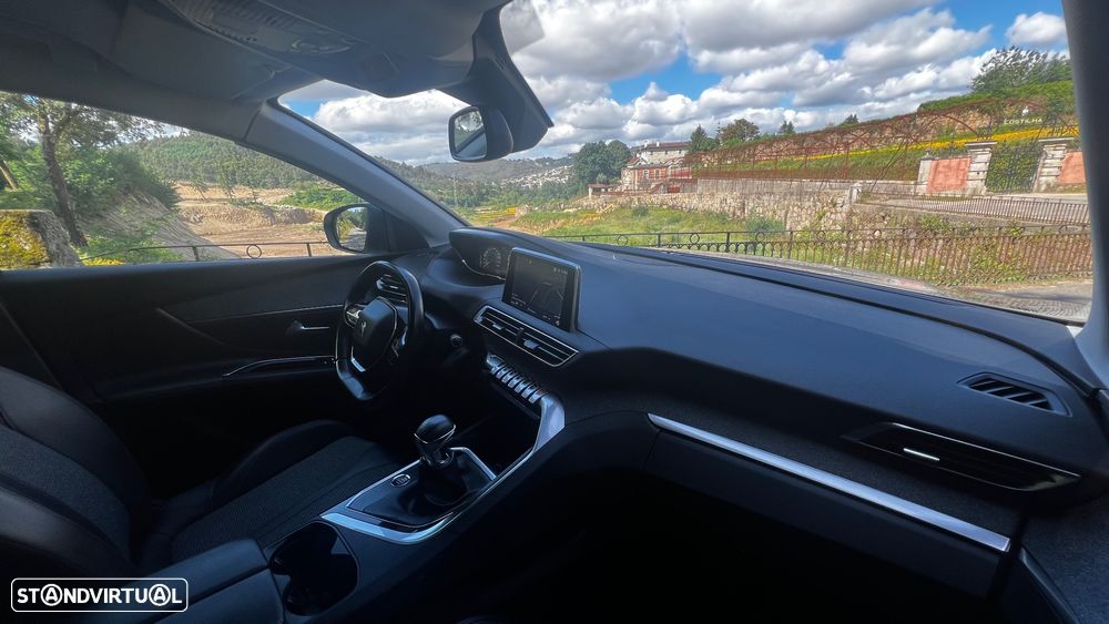 Peugeot 3008 PureTech 130 Stop & Start GPF Allure Pack - 17