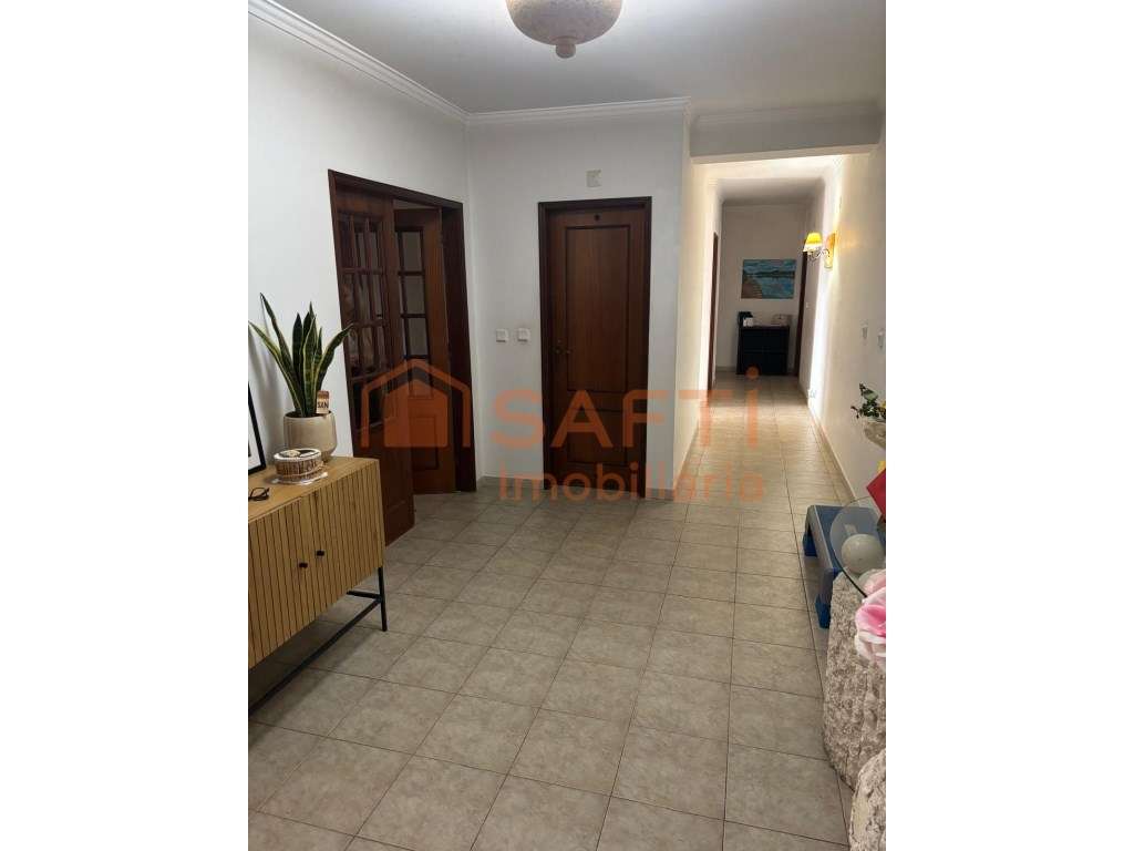 Fantástico T4 no Entroncamento a poucos passos da Estação - Grande imagem: 2/18