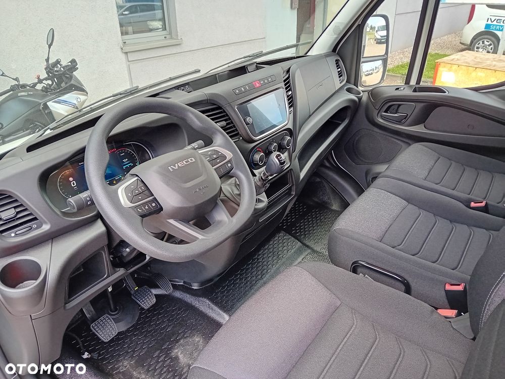 Iveco Daily 35S16H 3.0 D 160KM DOKA podwozie brygadowe 7 - osób - 7