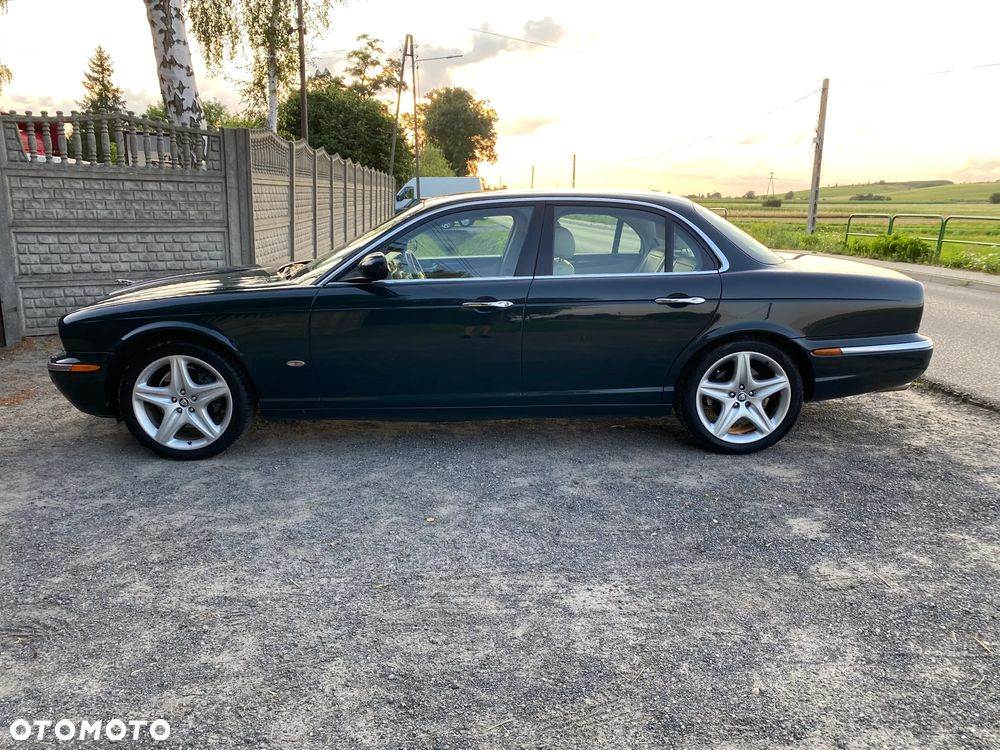 Jaguar XJ - 12