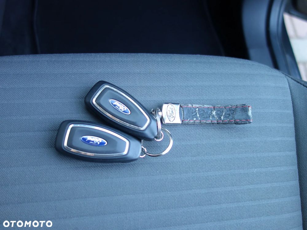 Ford C-MAX 2.0 TDCi Start-Stop-System Titanium - 36