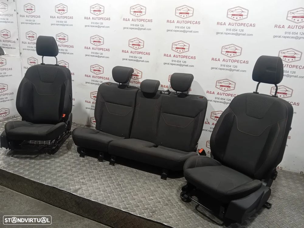 Conjunto Bancos Nissan Juke em Tecido Costuras Vermelhas Originais - 2