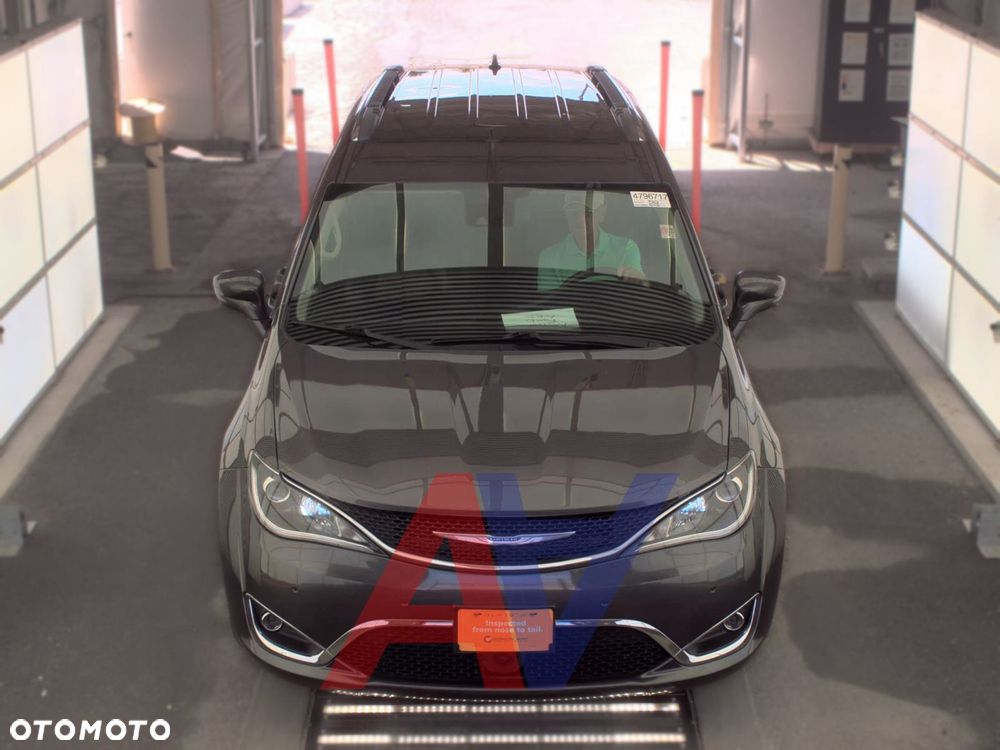 Chrysler Pacifica - 3