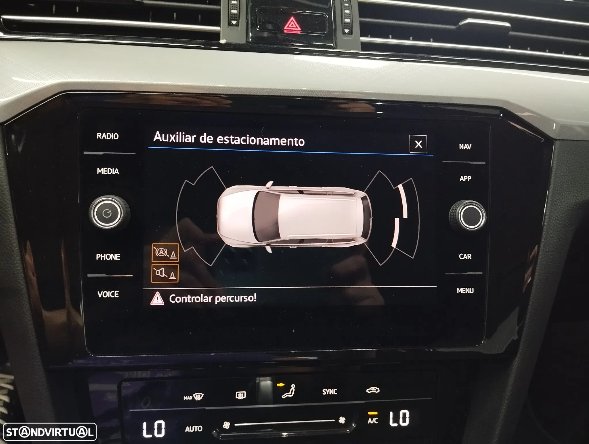 VW Passat Variant 2.0 TDi Business DSG - 24