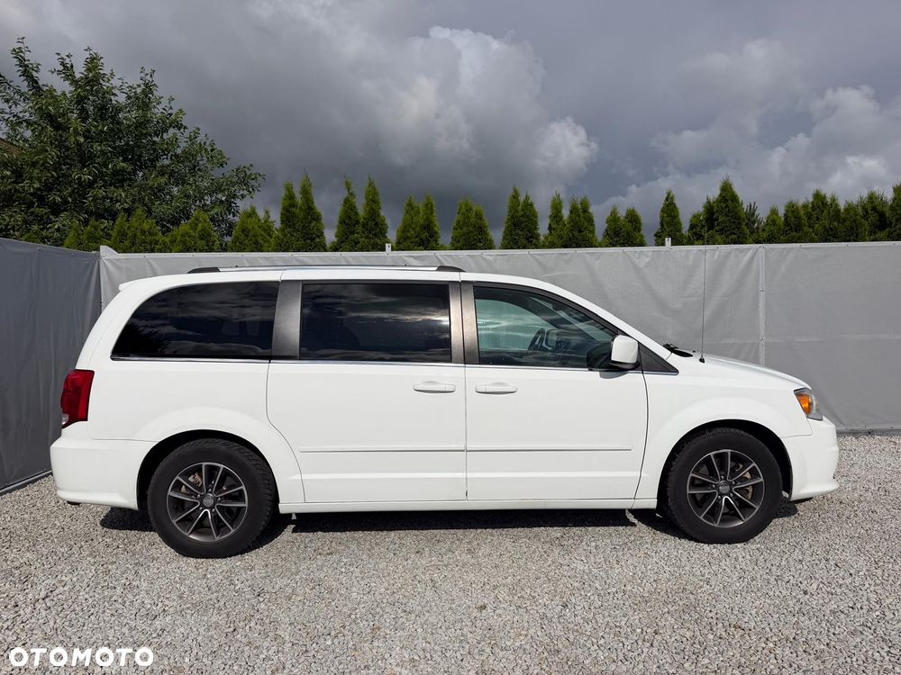 Dodge Caravan - 3