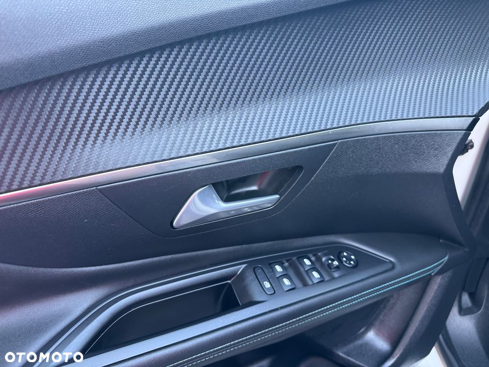 Peugeot 3008 1.6 PureTech Hybrid PHEV Allure Pack S&S EAT8 - 9
