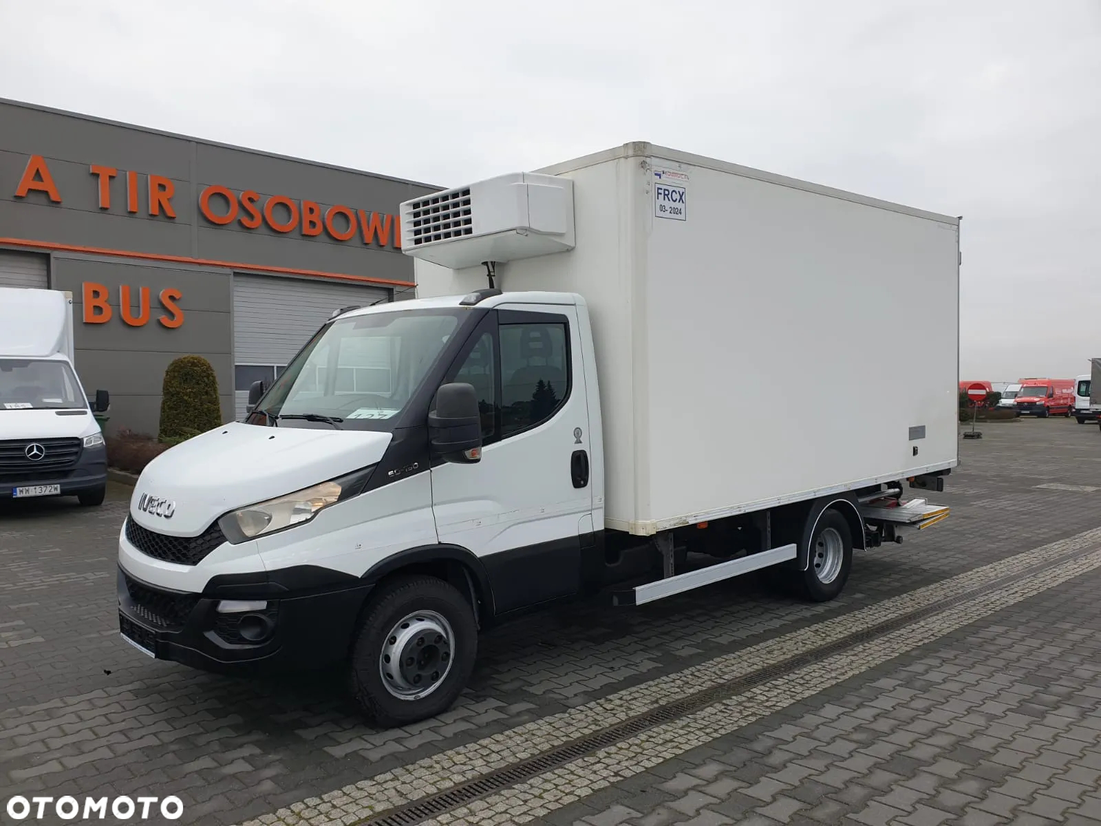 Iveco DAILY 60C15 CHŁODNIA+WINDA+DRZWI BOCZNE I TYLNE MROŹNIA IZOTERMA - 2