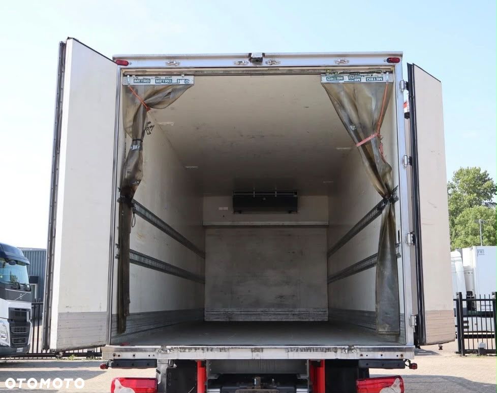 Renault T380 / CHŁODNIA / DRZWI-WINDA / 18 EUROPALET / AUTOMAT / SYPIALKA / CARRIER / 410 TYŚ KM / SPROWADZONA - 7