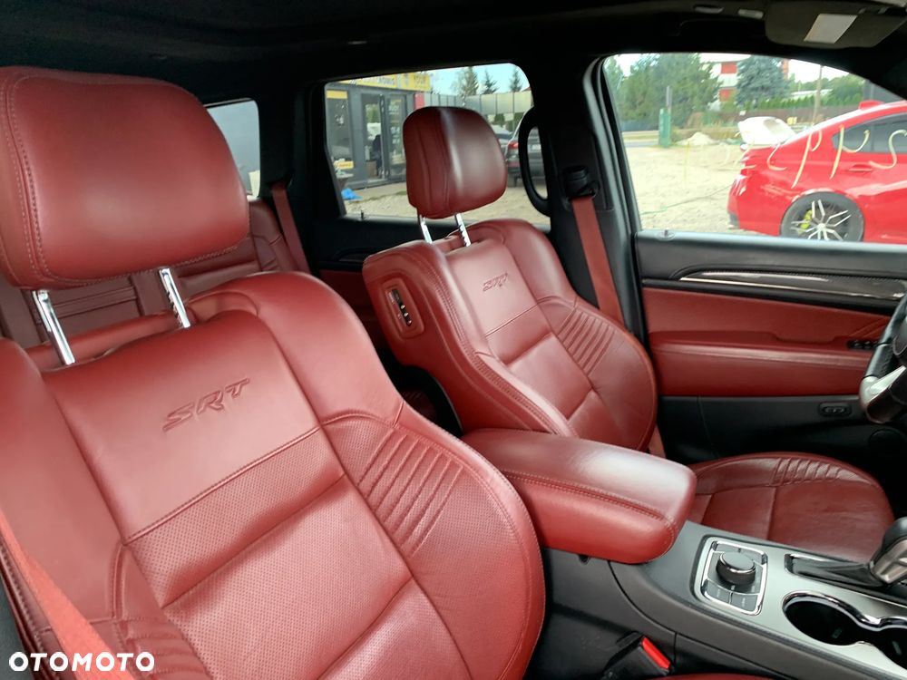 Jeep Grand Cherokee SRT - 18