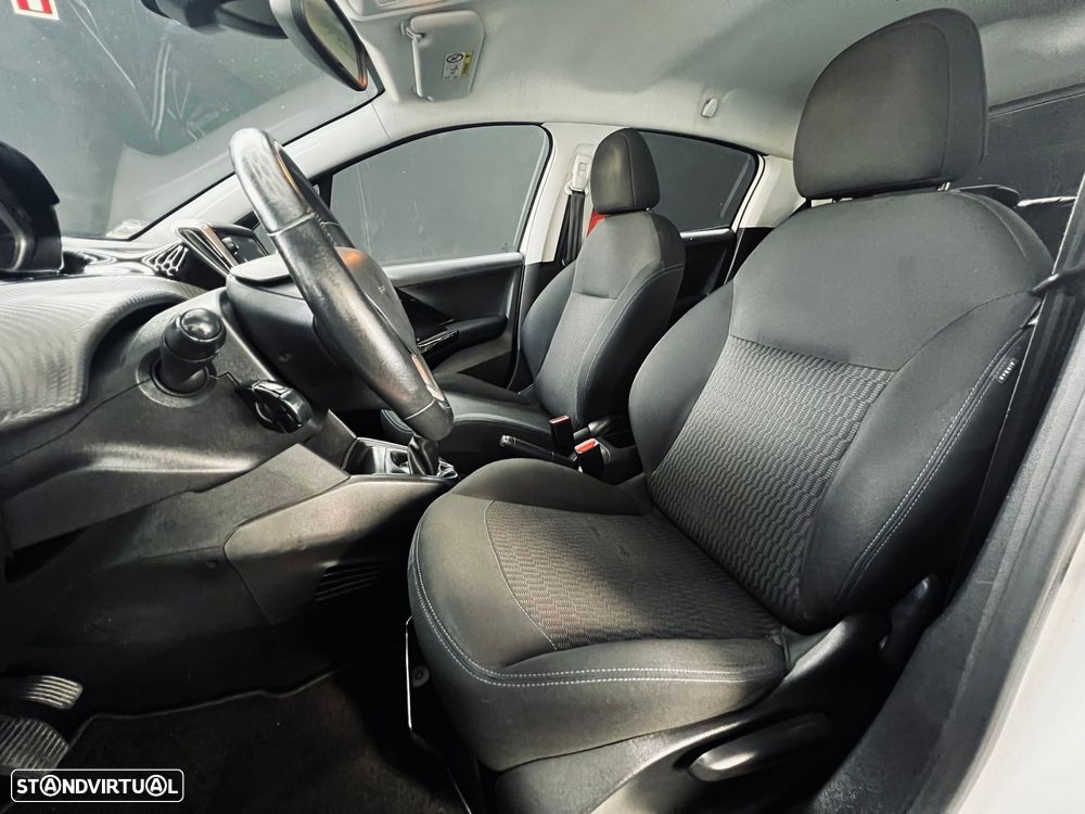 Peugeot 208 1.6 BlueHDi Style - 26