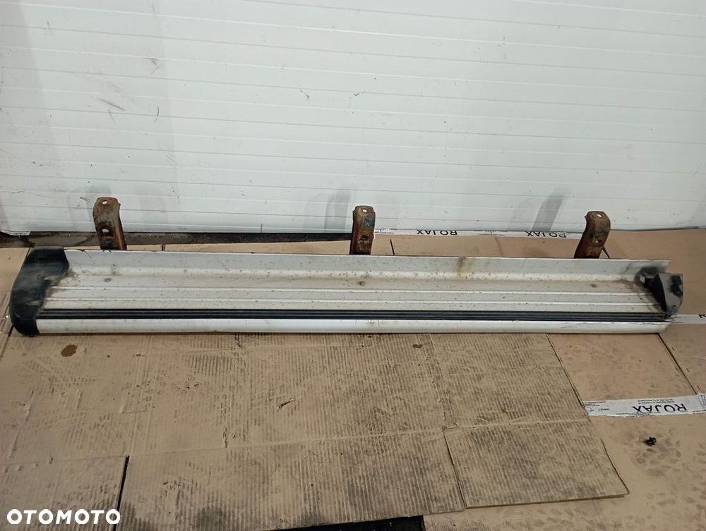 MITSUBISHI L200 STOPIEŃ LEWY - 1