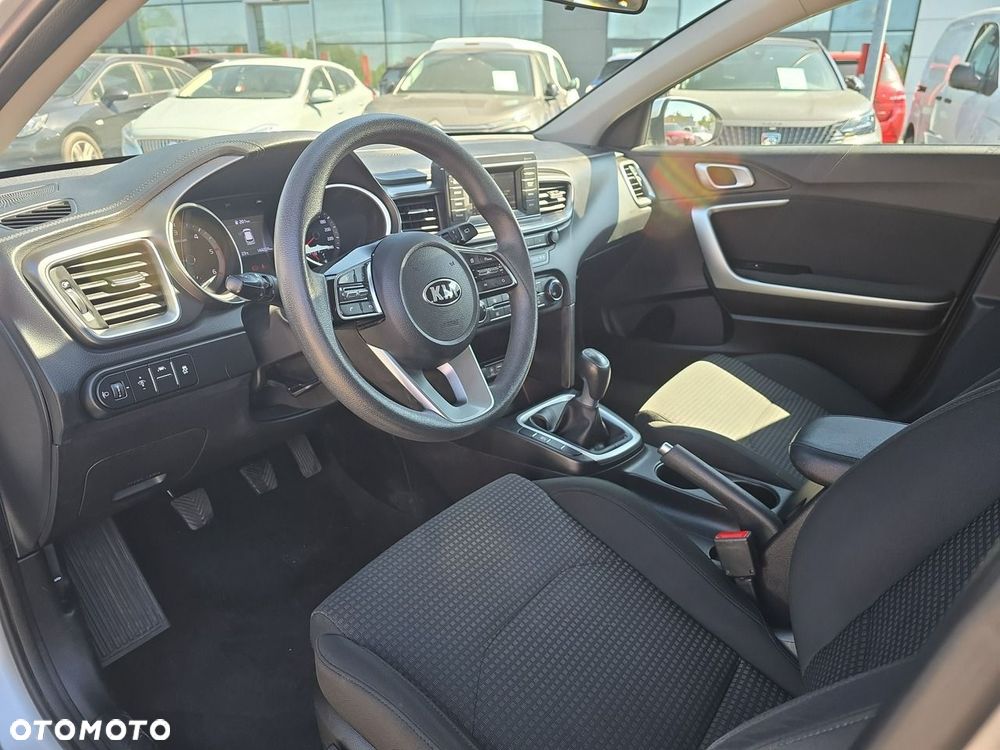 Kia Ceed - 9