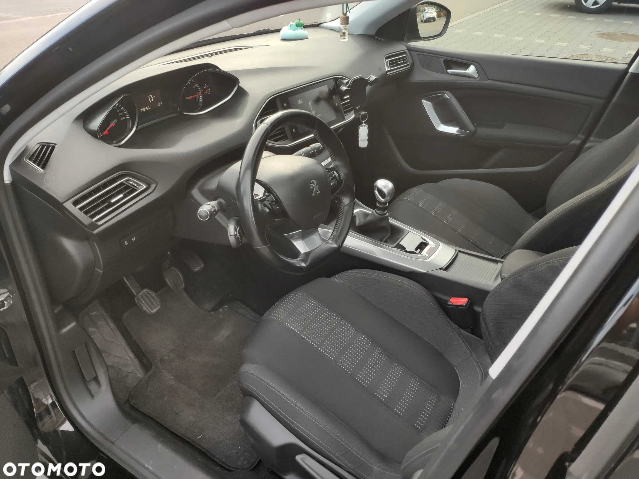 Peugeot 308 1.2 PureTech Allure S&S - 20