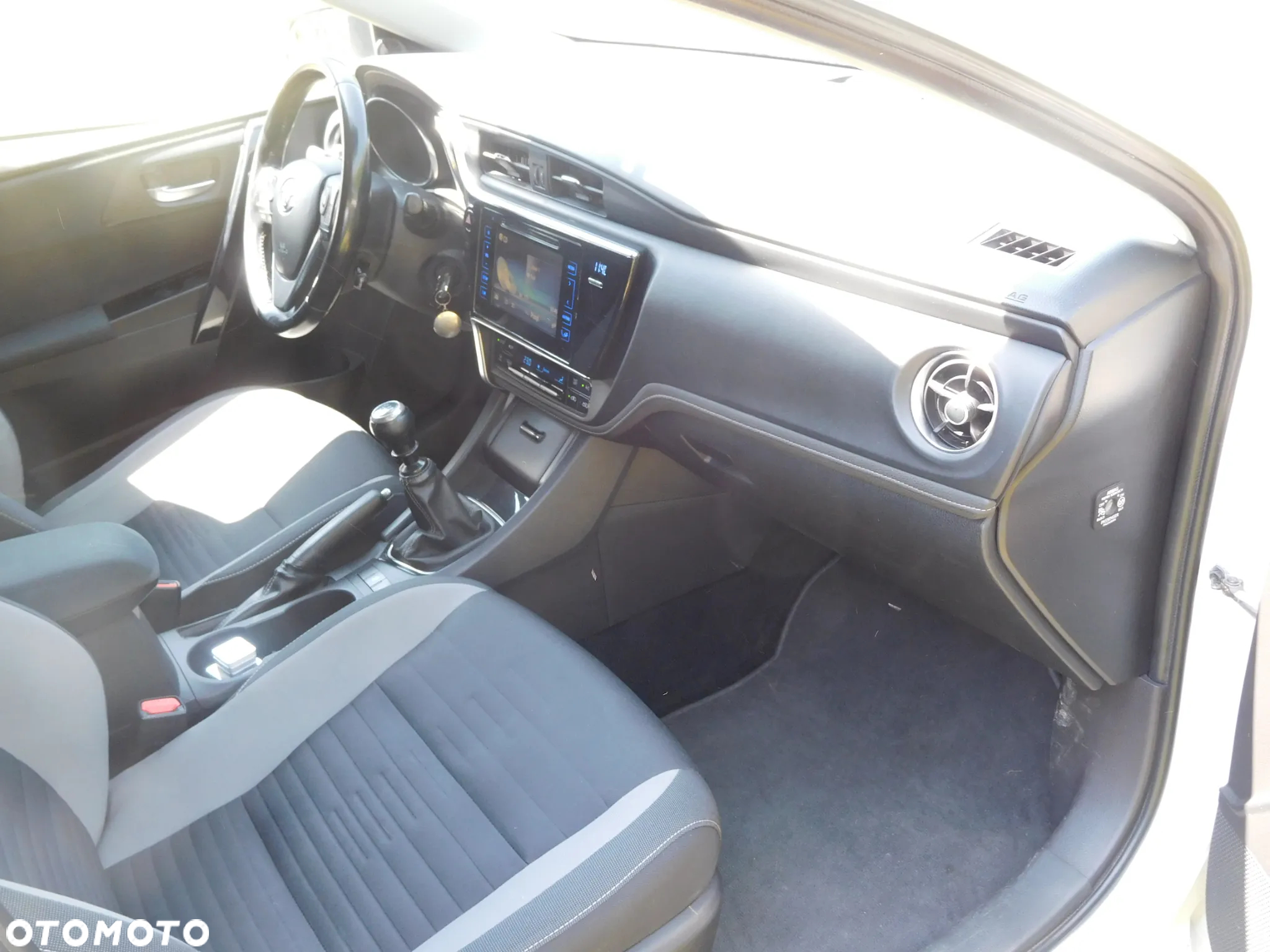 Toyota Auris 1.6 D-4D Premium - 6