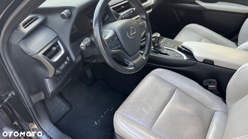 Lexus UX - 9