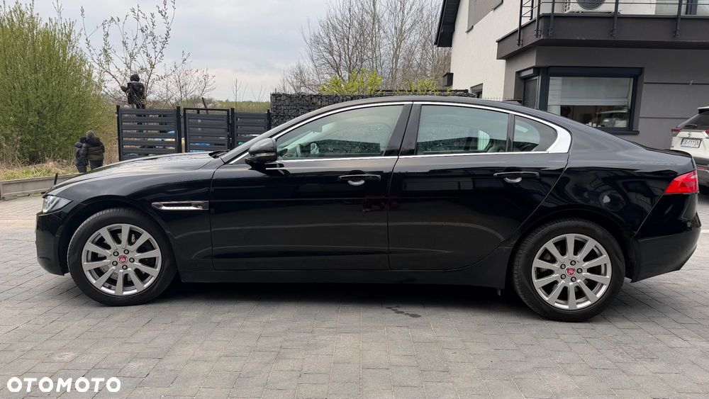 Jaguar XE 2.0 T Prestige - 17