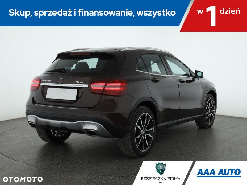 Mercedes-Benz GLA - 6