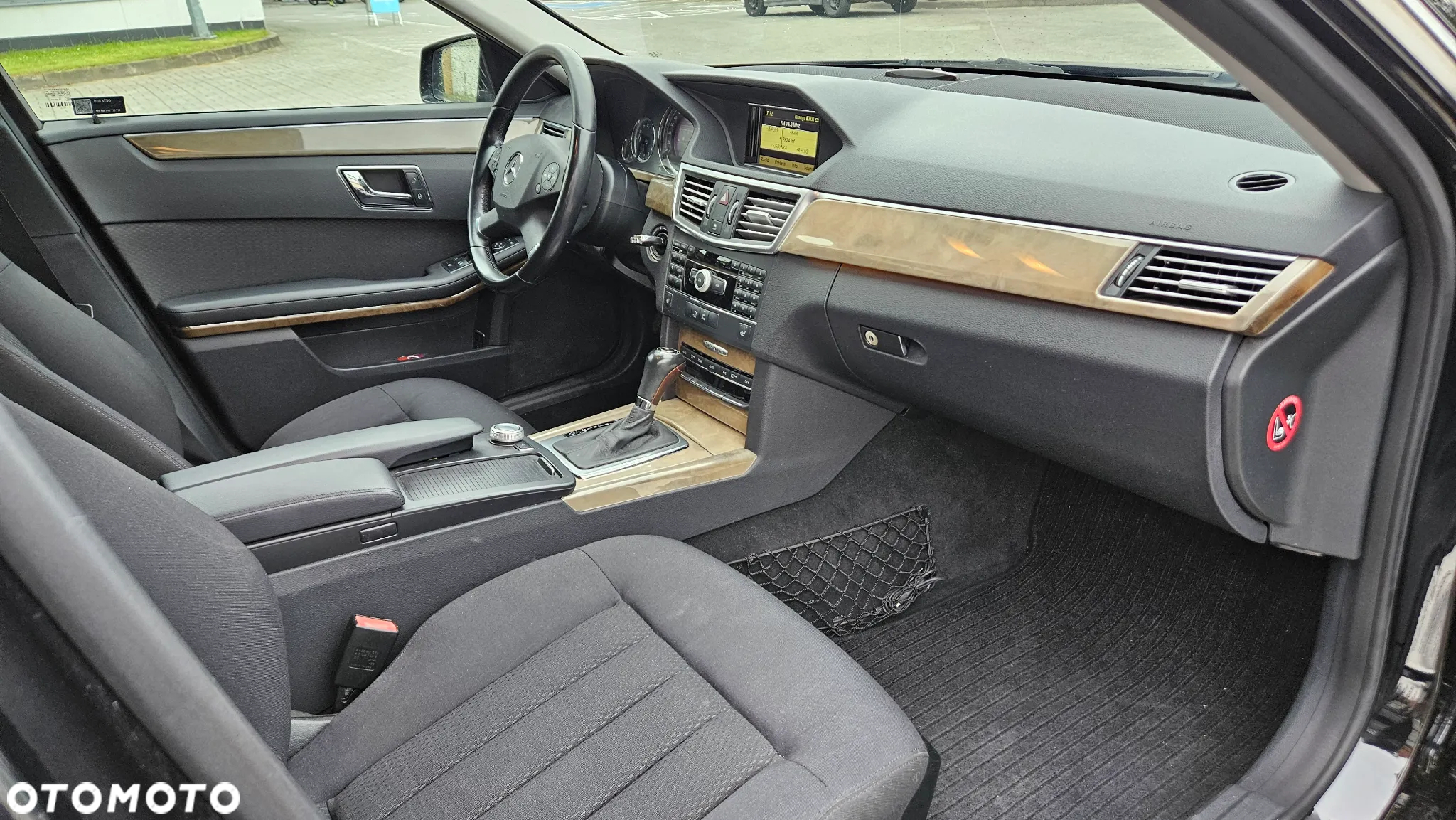 Mercedes-Benz Klasa E 200 T CGI BlueEFFICIENCY Automatik Elegance - 8