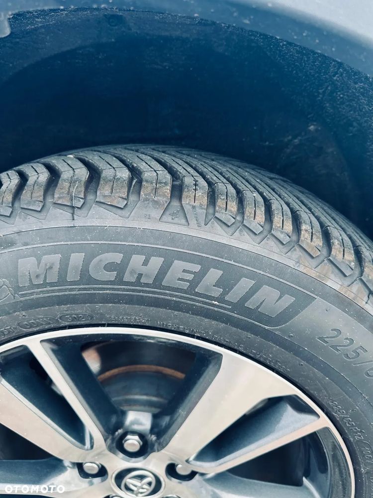 Toyota RAV4 2.5 XLE - 11