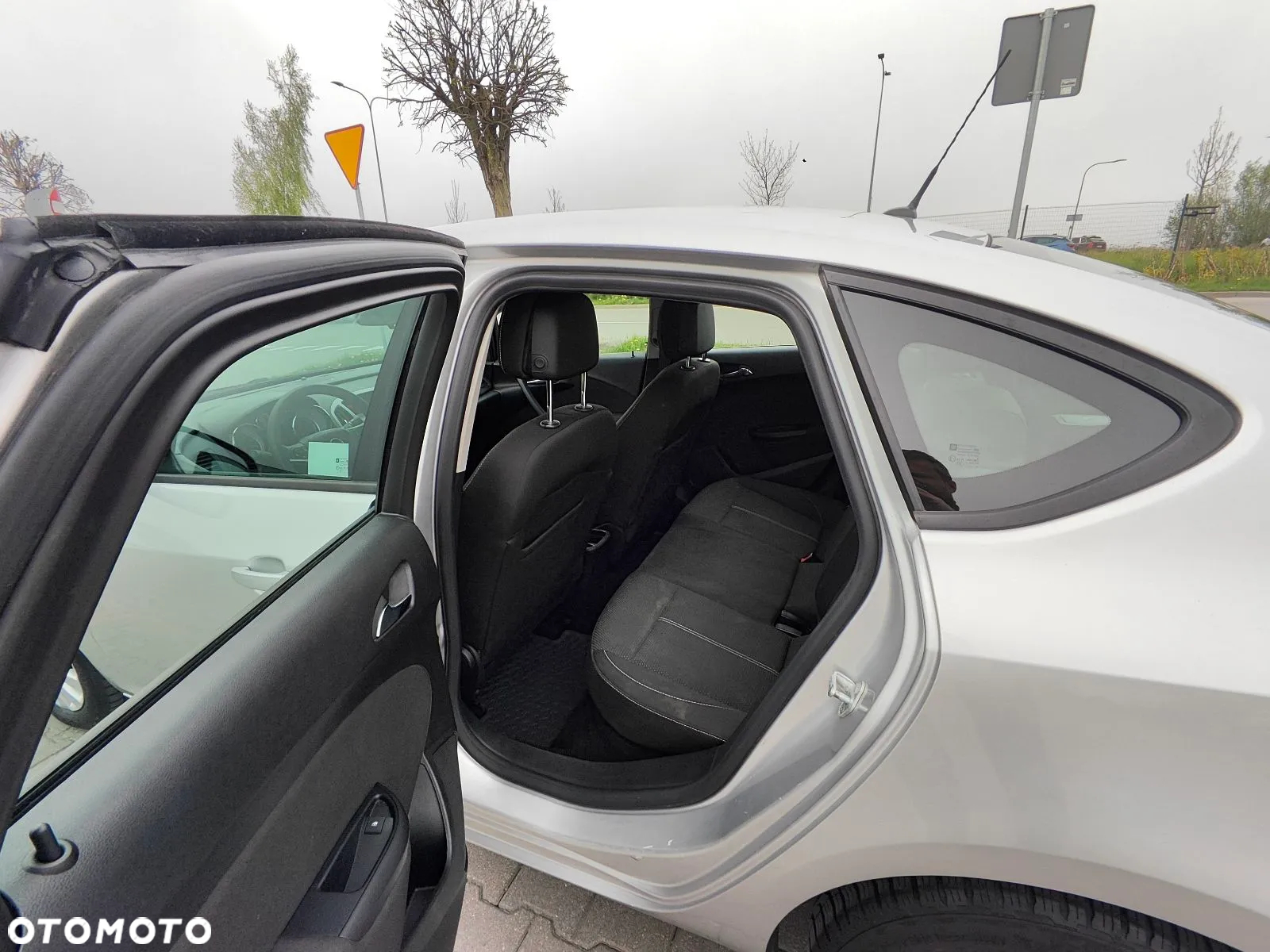 Opel Astra IV 1.4 T Executive - 9