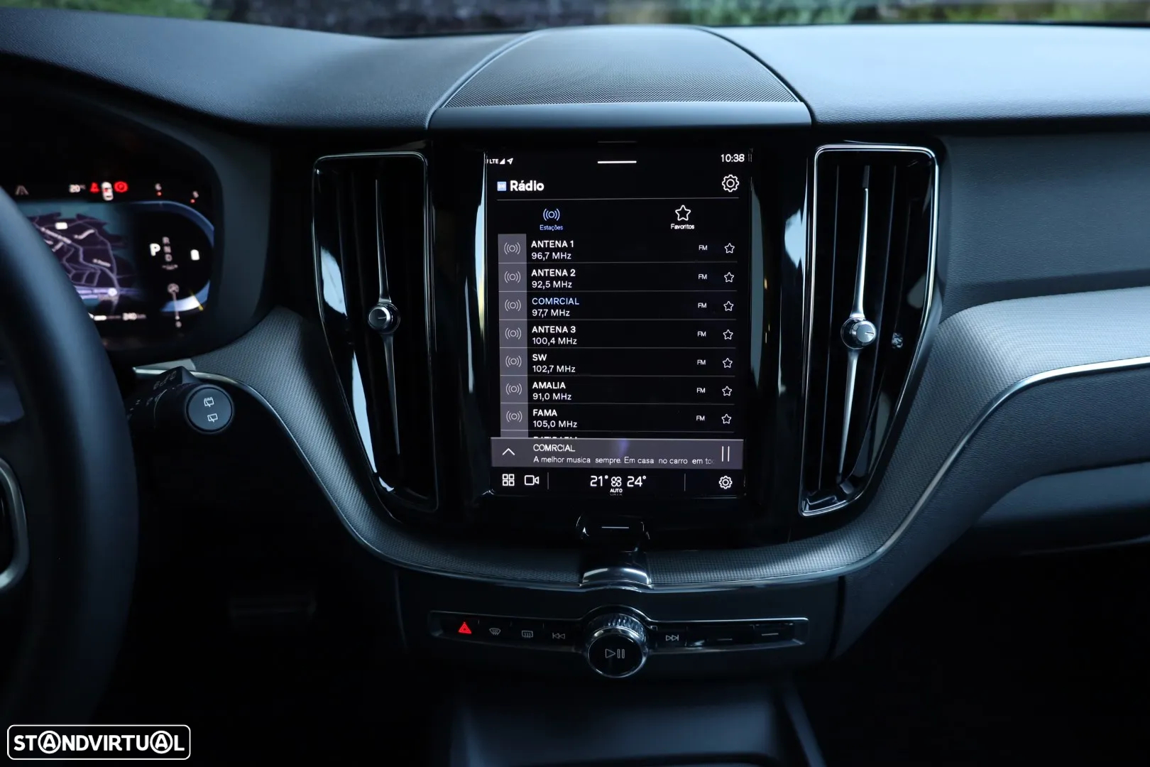 Volvo XC 60 2.0 B4 Plus Dark - 31