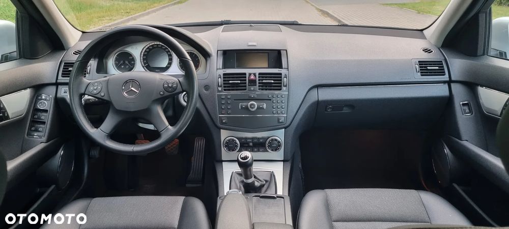 Mercedes-Benz Klasa C 200 Avantgarde Edition - 19