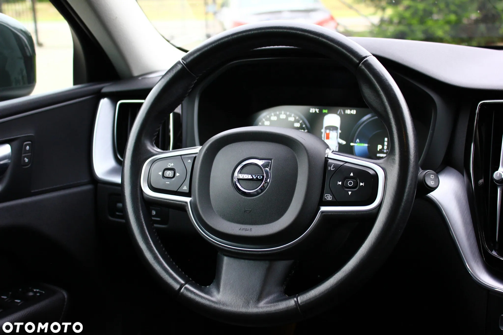 Volvo XC 60 T8 Twin Engine AWD Geartronic Momentum - 38
