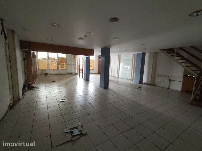 Vende-se ou arrenda-se espaço comercial 200m2 - Grande imagem: 2/8