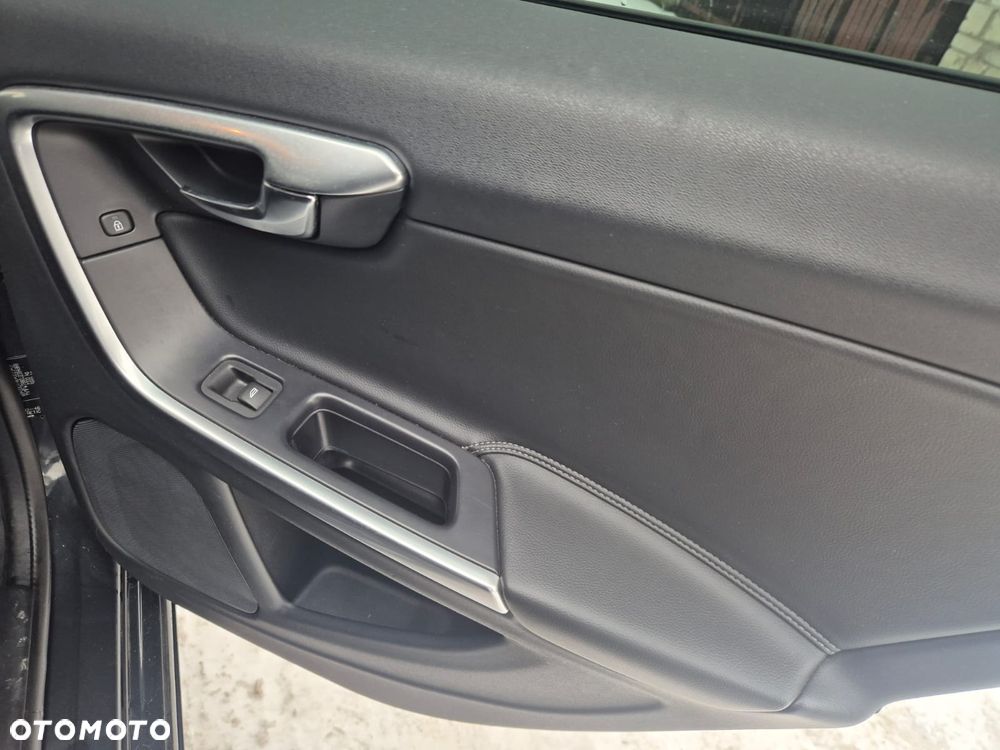 Volvo V60 D2 Geartronic Summum - 20