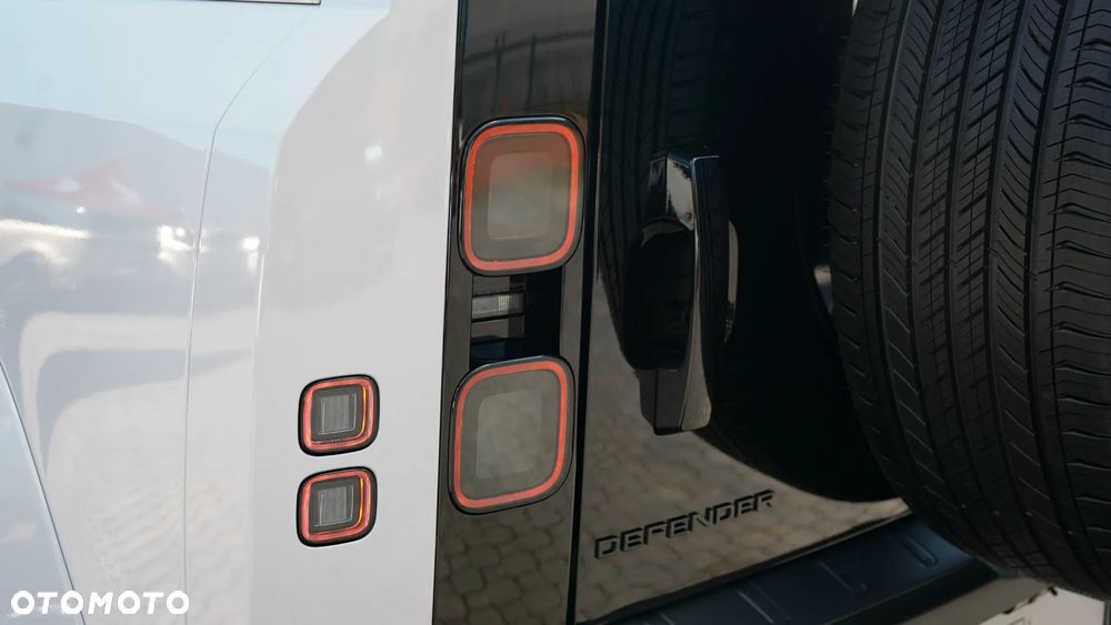 Land Rover Defender - 9