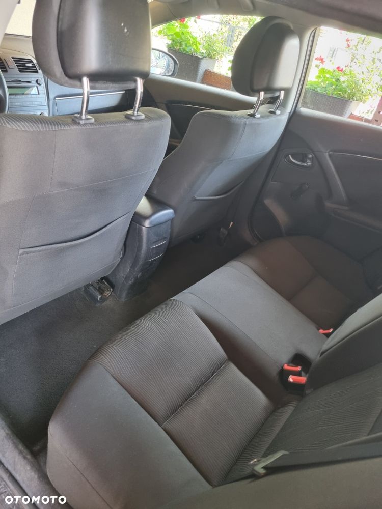 Toyota Avensis - 7