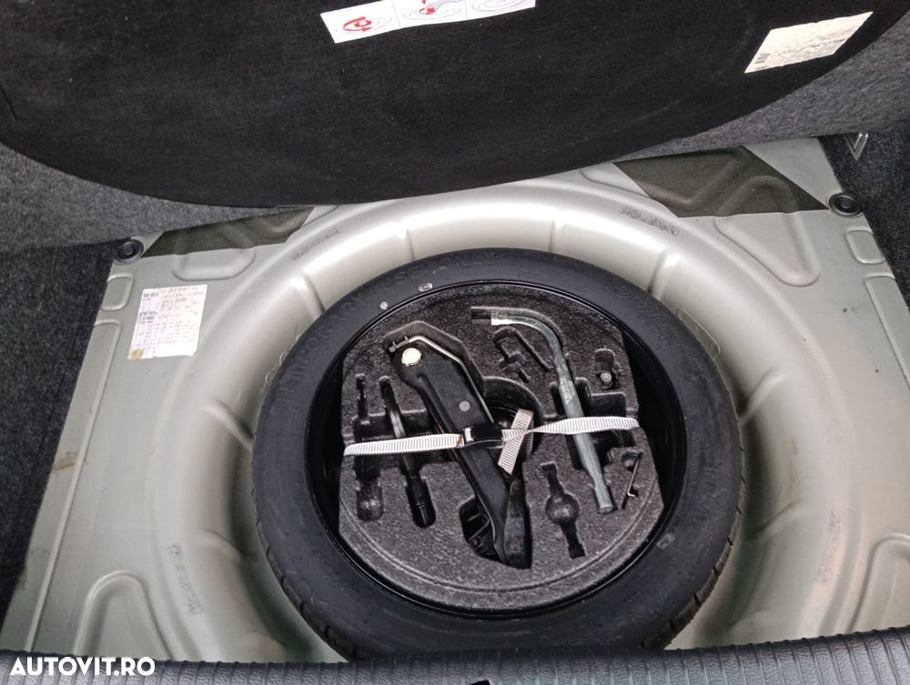 Volkswagen Golf 1.9 TDI DPF Sportline - 24