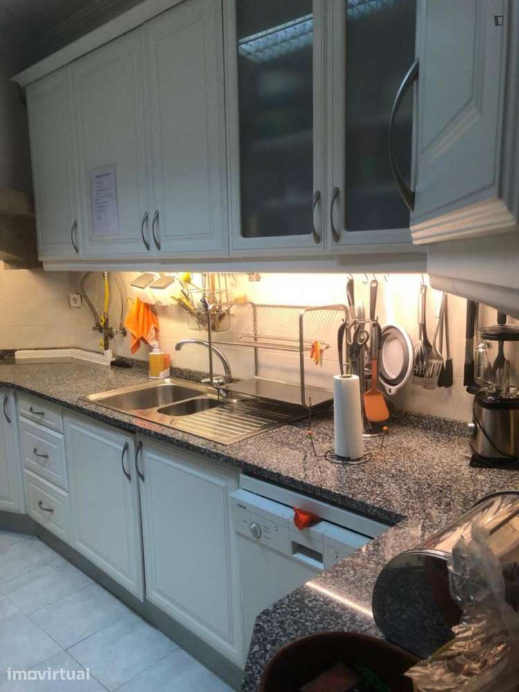 Quarto - localizado em Anjos Lisbon - Grande imagem: 2/5
