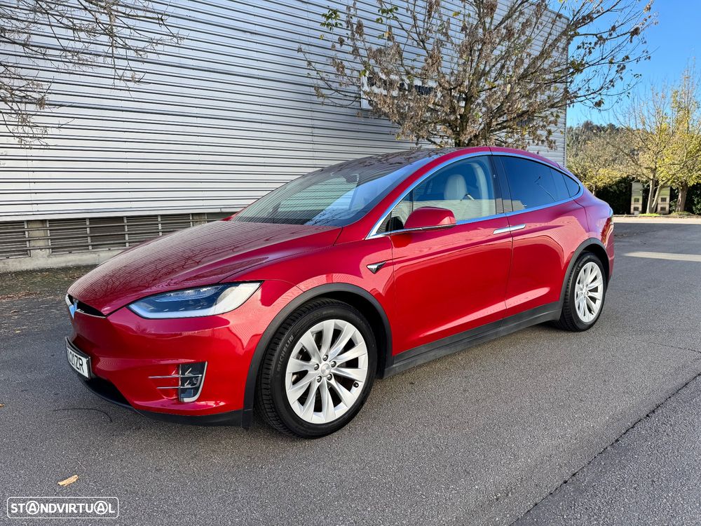 Tesla Model X - 23