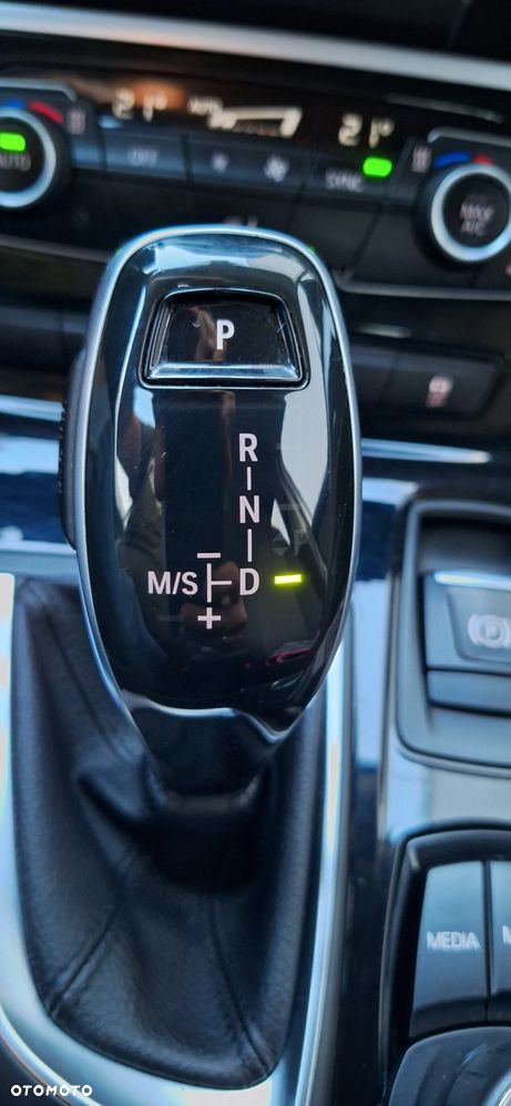 BMW Seria 2 218d - 21