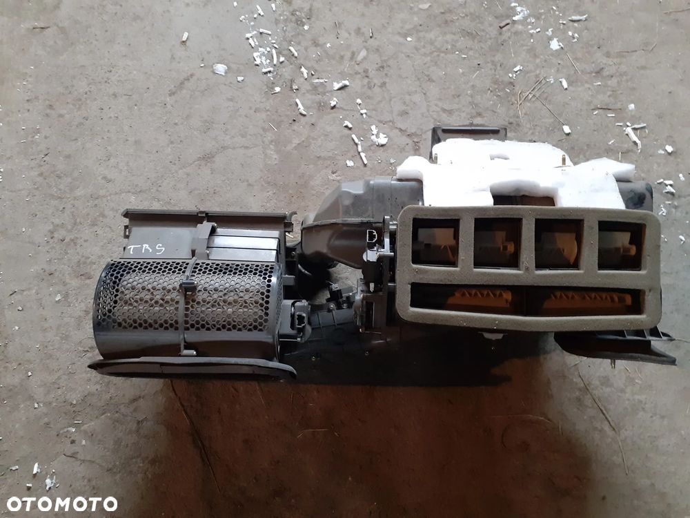 12176 Nagrzewnica Jeep Grand Cherokee WK2 - 1