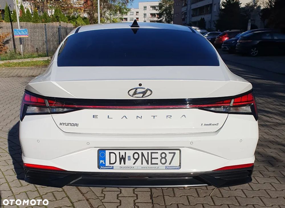 Hyundai Elantra 1.6 Executive CVT - 8