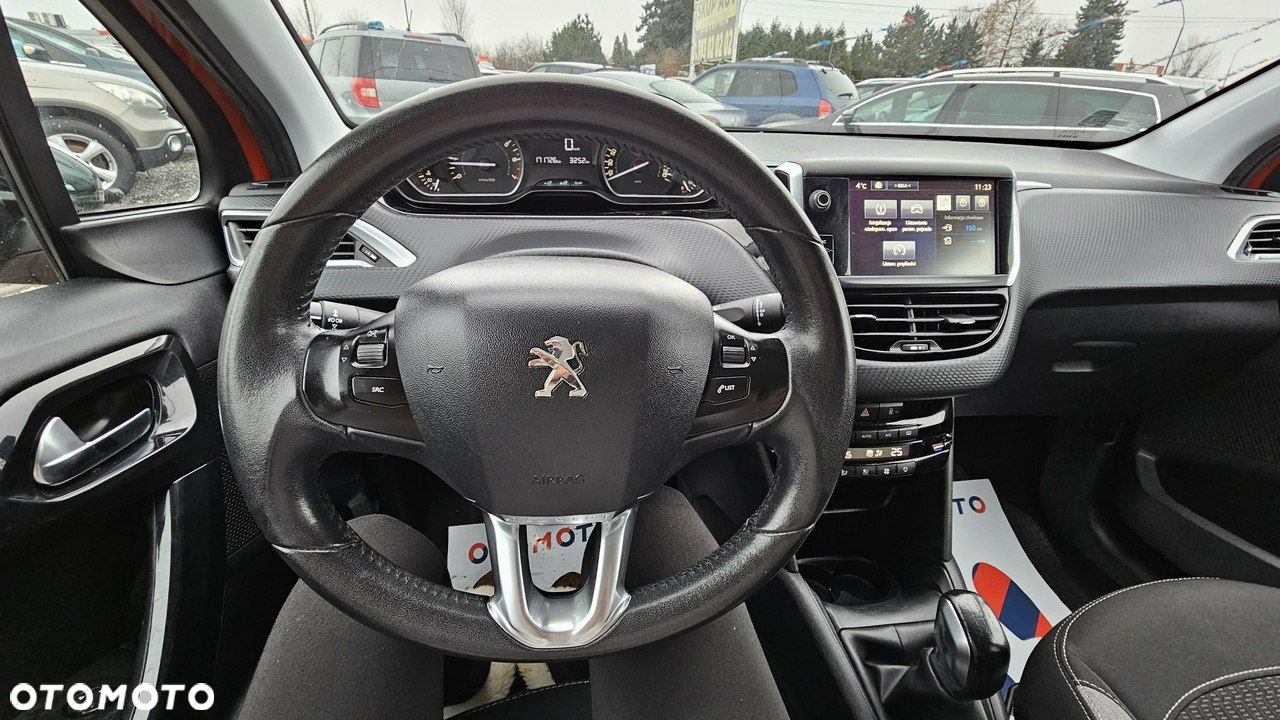 Peugeot 208 - 25