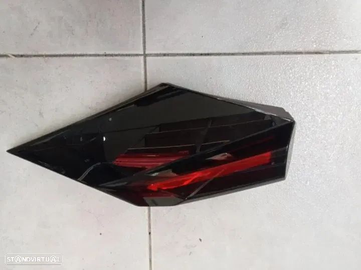 Farolim lateral esquerdo Citroen C4 III / 9835109780 - 1