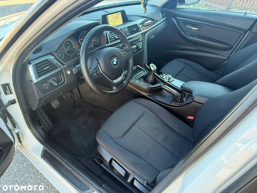 BMW Seria 3 318d M Sport Shadow - 23