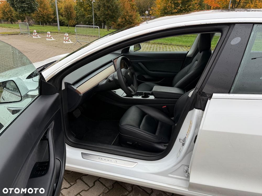 Tesla Model 3 Standard Range Plus - 10