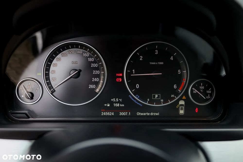 BMW Seria 5 520d M Sport - 33