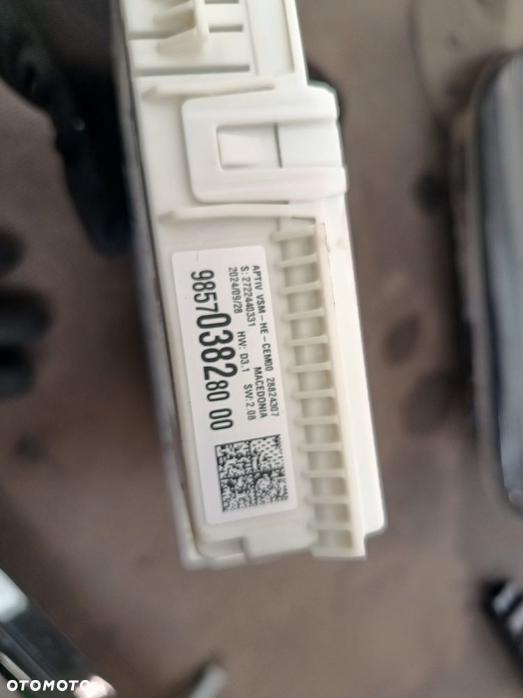 OPEL ASTRA L VI 1.5D SKRZYNKA BEZPIECZNIKÓW 985703828000 - 2