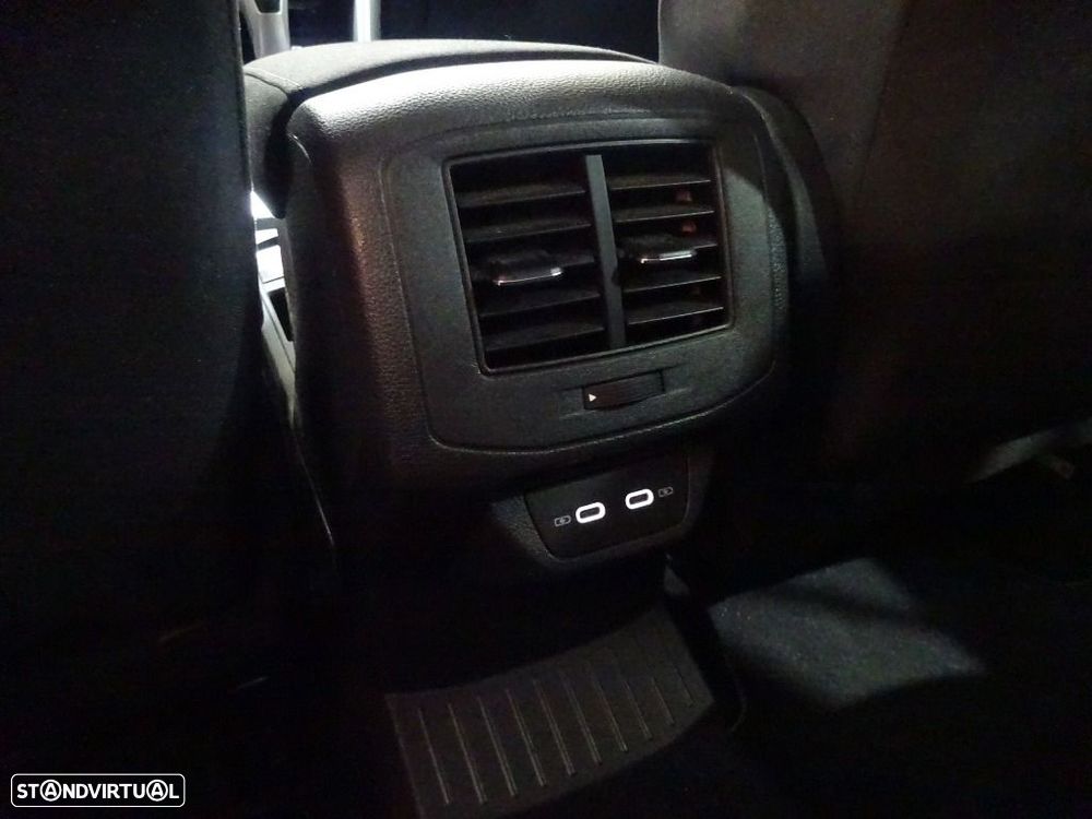 VW T-Roc 1.5 TSI Life DSG - 32