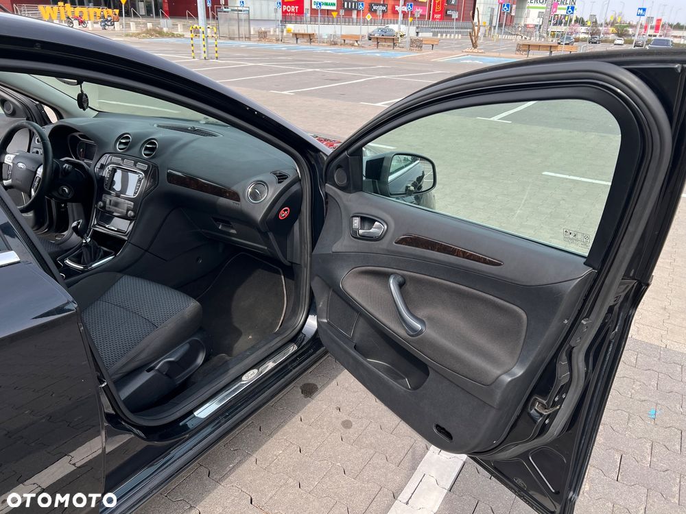 Ford Mondeo 2.5 Ghia - 17
