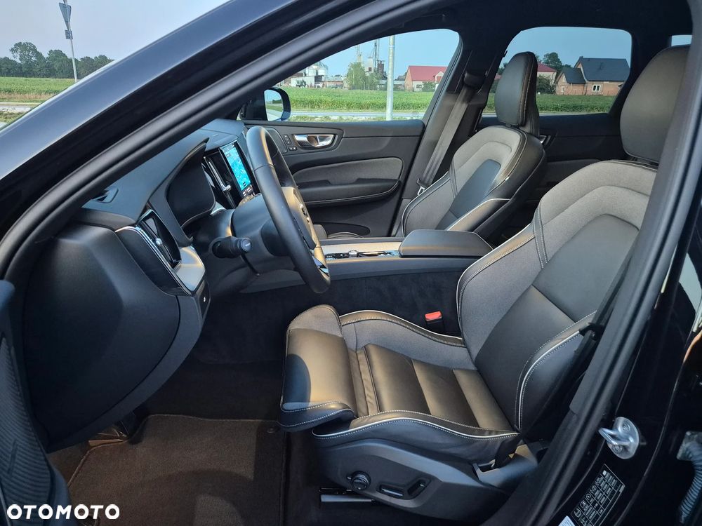Volvo XC 60 B5 B AWD Ultimate Dark - 22